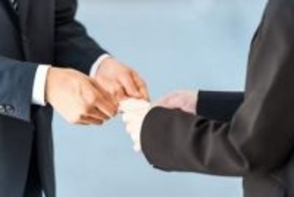 「新人研修です」→名刺渡したら不動産の“営業電話”が…東京駅で注意喚起、これって違法にならないの？