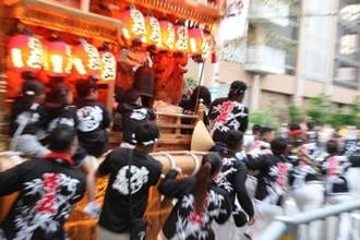 だんじり横転で2人死亡事故に「自己責任」の声も…主催者の法的責任は？弁護士が解説