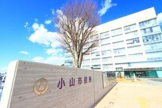 「保育料を安くする」見返りに性接待要求か、逮捕の小山市職員、事件当日に「トラブルになった」と市に報告
