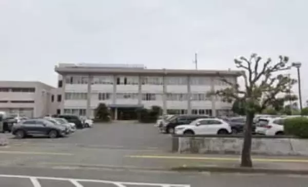 リアル「ロロノア・ゾロ」？  両手と口に包丁をくわえた男性が逮捕…「三刀流」は一刀流より罪が重いのか