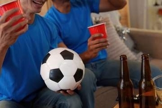 W杯観戦で深夜の大歓声…「4年に1度だから我慢しろ」は通用する？　住宅の騒音トラブルに法的措置は可能か