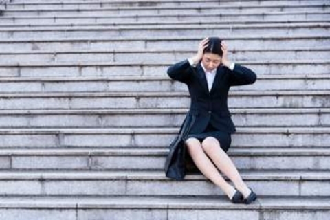 昼休みにランチに出た新卒社員が消えた？ 先輩社員は呆然、入社日に「即退職」は許されるのか