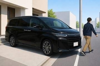 「駐車スペースに合う車を買って」自宅から歩道にはみ出す大型ワゴン車、事故が起きたら誰の責任？