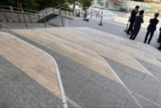 「段差が見えない」高輪ゲートウェイシティの“大階段”で転倒事故報道、施設側の責任は？