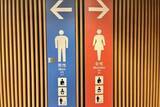 「女性用トイレが長蛇の列…軽い気持ちで「ちょっと男性用に」 許される？ 弁護士の答えは」の画像1