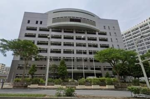 「逃げ得は絶対に許さないで」沖縄ホテル放火で、米国人逮捕　日本の法律で裁ける？