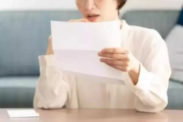 夫が勝手に「離婚届」を提出！ 知らないうちに妻から「同居人」になっていました…これって犯罪ですよね？