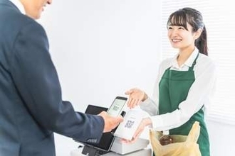 コンビニで決済したフリして「詐欺罪」で逮捕　なぜ「万引き」ではなかった？