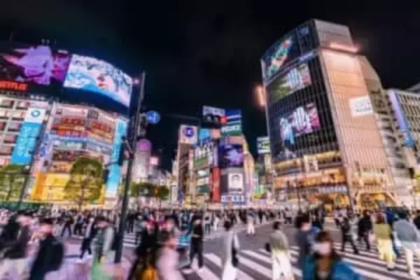 「これはひどい」渋谷スクランブルで観光客の少女突き飛ばす動画拡散、どんな罪に問われる？