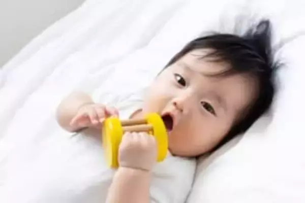 「かわいい」が危険に？立体シール大流行の裏で、医師や親世代が「乳幼児の誤飲リスク」警告