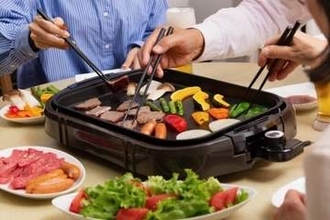 「新居で焼肉はイヤ」断ったのに…職場の先輩がまさかのプレート持参、勤務時間外でも「パワハラ」になる？
