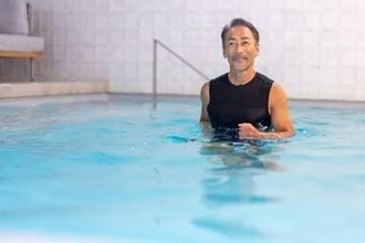 「女性用の水着で泳ぎたい」男性の切実な願い　プール側は着用を拒否できる？