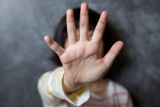 実父が娘に風呂で性的虐待、母のSOSは届かず…“面会の現場”で何が起きている？ 岡村晴美弁護士に聞く