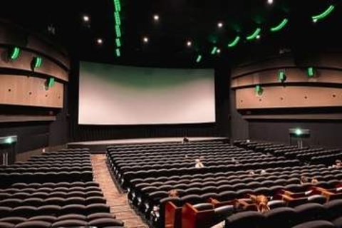 わァ… 「映画ちいかわ」上映中にスマホで盗撮か、SNS投稿が話題…「映画泥棒」はどんな罪に問われる？