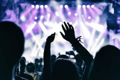 「一生忘れない」嵐ライブ映像をSNS投稿したら犯罪？ 動画とスクショで異なる法的リスク、弁護士が解説