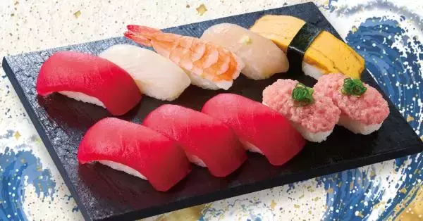 「【小僧寿し】ボリューム満点の握りや丼ぶりが896円！平日限定の「たっぷりフェア」は7月17日まで開催中。」の画像