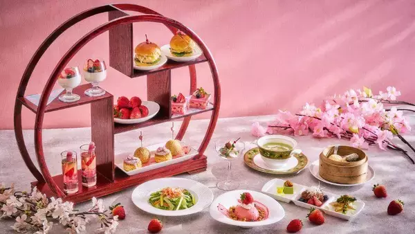 「中華風アフタヌーンティーで桜と苺を味わう」の画像