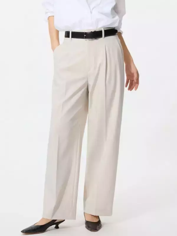 「【ユニクロ最新チラシ】春本番を前に人気アイテムが大量値下げ！ワイドパンツやレーヨンブラウスなどがお買い得。」の画像