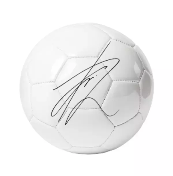 「サッカー中村敬斗選手の直筆サインや2ショット撮影が当たる！コーセーコスメポートのキャンペーンは見逃せない。」の画像
