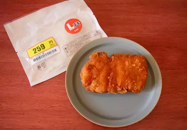 「コンビニ3社の"辛い系チキン"食べ比べ！ファミマ・ローソン・セブン、どれが一番辛い？《実食レポ》」の画像