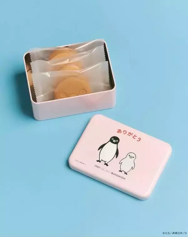 「【数量限定】Suicaのペンギンとノーレーズンサンドイッチのコラボ缶が誕生。グランスタ東京店で6月20日から販売中。」の画像