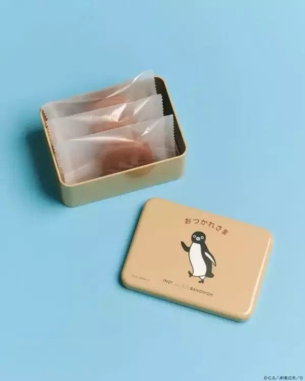 「【数量限定】Suicaのペンギンとノーレーズンサンドイッチのコラボ缶が誕生。グランスタ東京店で6月20日から販売中。」の画像