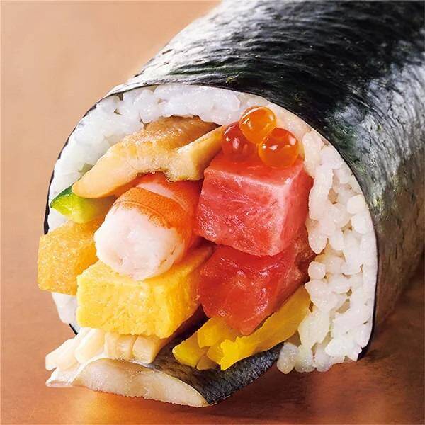 超豪華ズワイガニから重さ1.7kgの特大まで...コスパ最強「イオンの恵方巻き」が今年もスゴイ《予約は1月25日まで》