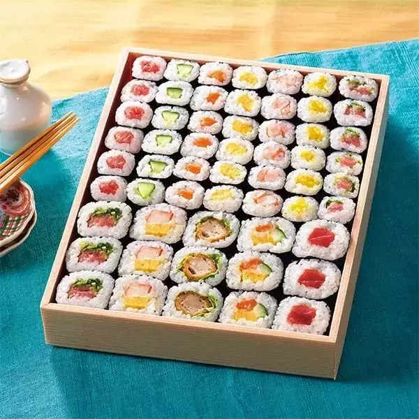 「超豪華ズワイガニから重さ1.7kgの特大まで...コスパ最強「イオンの恵方巻き」が今年もスゴイ《予約は1月25日まで》」の画像