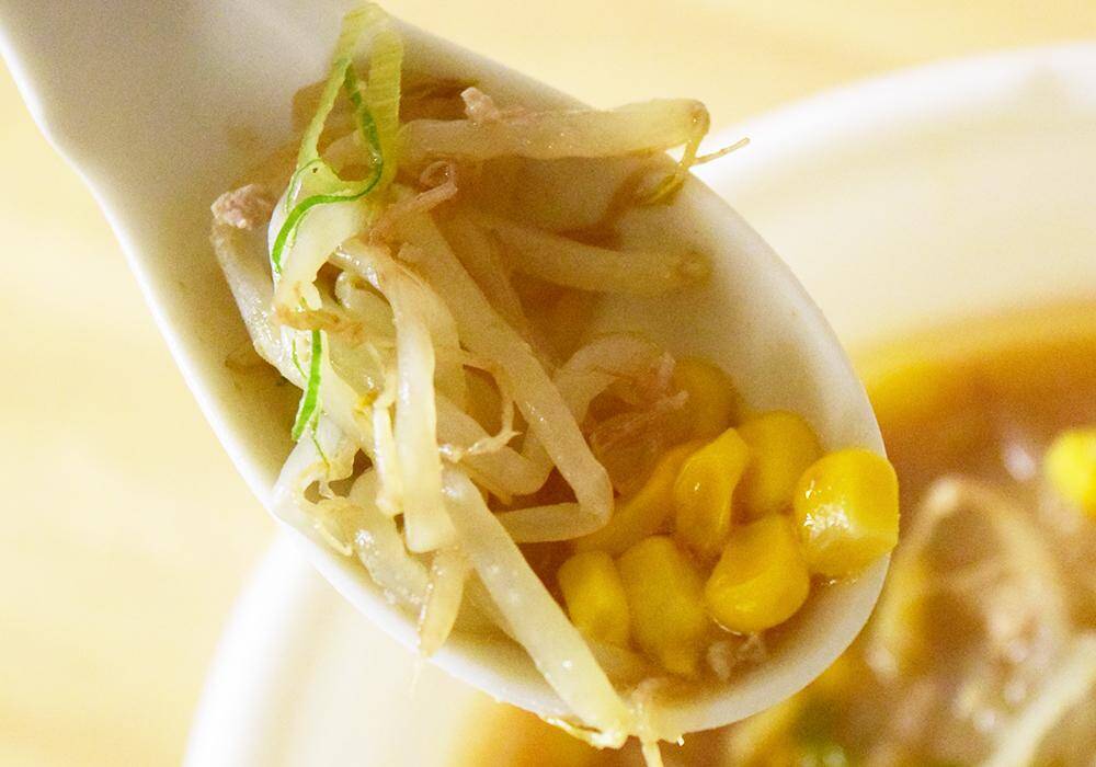 コンビニ「味噌ラーメン」食べ比べ！セブン・ローソン・ファミマ3社で具材や味わいに違いがあるか徹底検証。