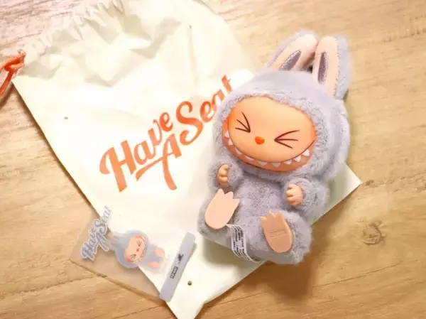 「4シリーズのラブブを比較！色味やデザインだけじゃない、毛並みの違いにも注目《ポップマート》」の画像