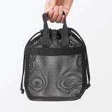 「【無印良品】バズリ中のメッシュ巾着、ショルダーバッグにするカスタムが人気。」の画像1