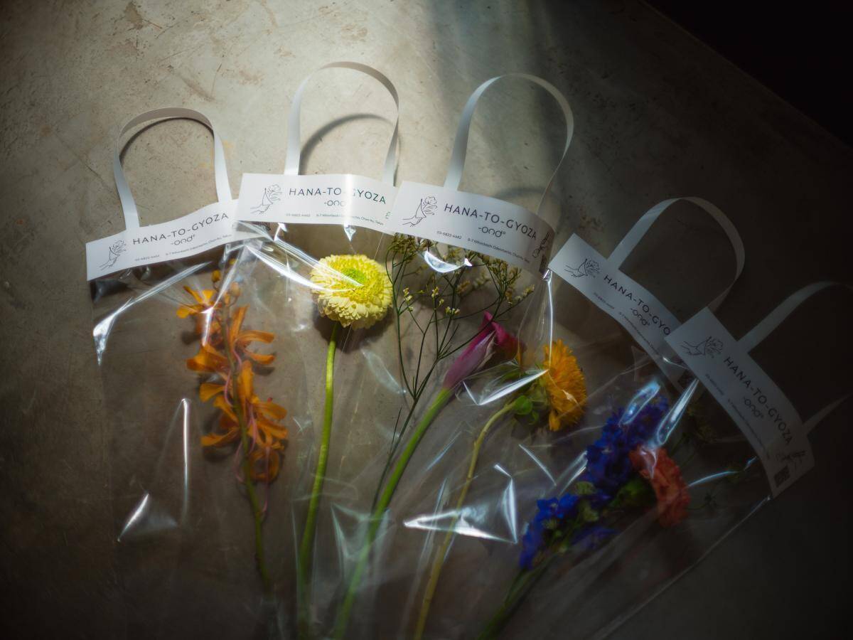 ドリンクチケット付き"花配り"を日本橋・小伝馬町周辺で実施♡「花と餃子」オープン記念企画は8月31日まで。