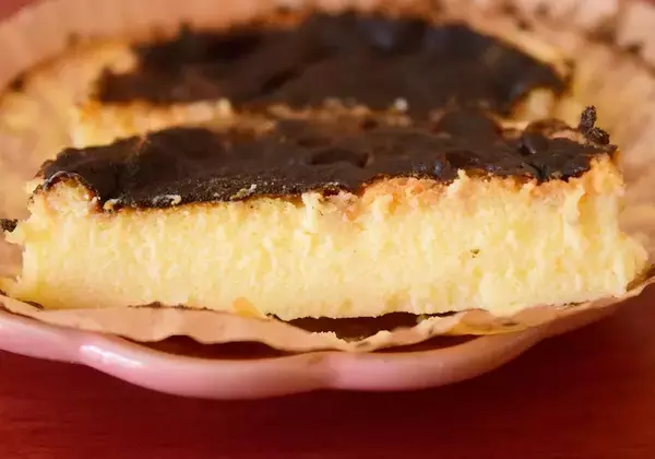 「コンビニ「チーズケーキ」食べ比べ！セブン・ローソン・ファミマで味わいの方向性に違いを発見《実食レポ》」の画像