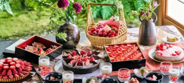 和といちごの融合を楽しめる日本料理店のデザートビュッフェ