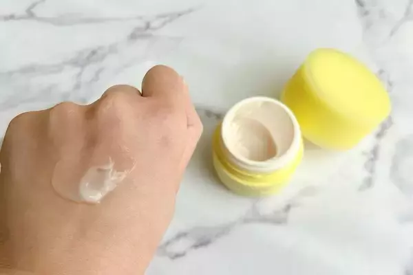 「【ディセンシア】敏感肌さん必見の新作"美白スキンケア"アイテム誕生。使ってみてわかった魅力をレビュー。」の画像