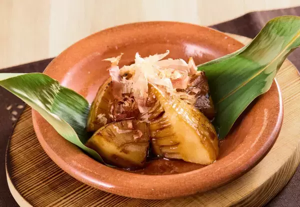 「【養老乃瀧】春の新メニューが半額に！竹の子ステーキ270円、5種のチーズピザ468円はお得。」の画像