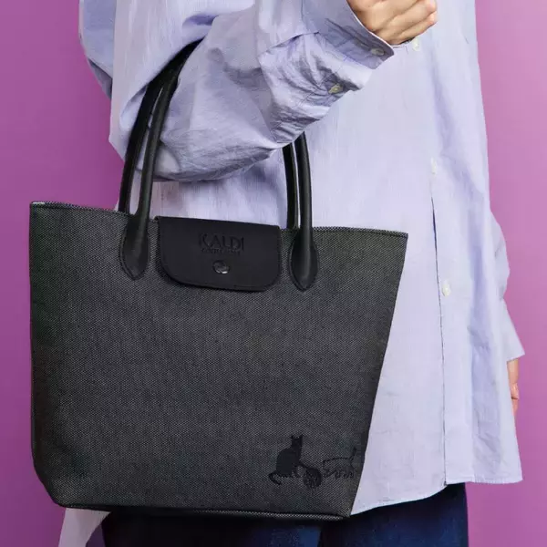 「カルディで毎年大人気の「ネコの日バッグ」事前抽選申込みがスタート。2026年はダンガリー調生地の大人デザイン♡」の画像