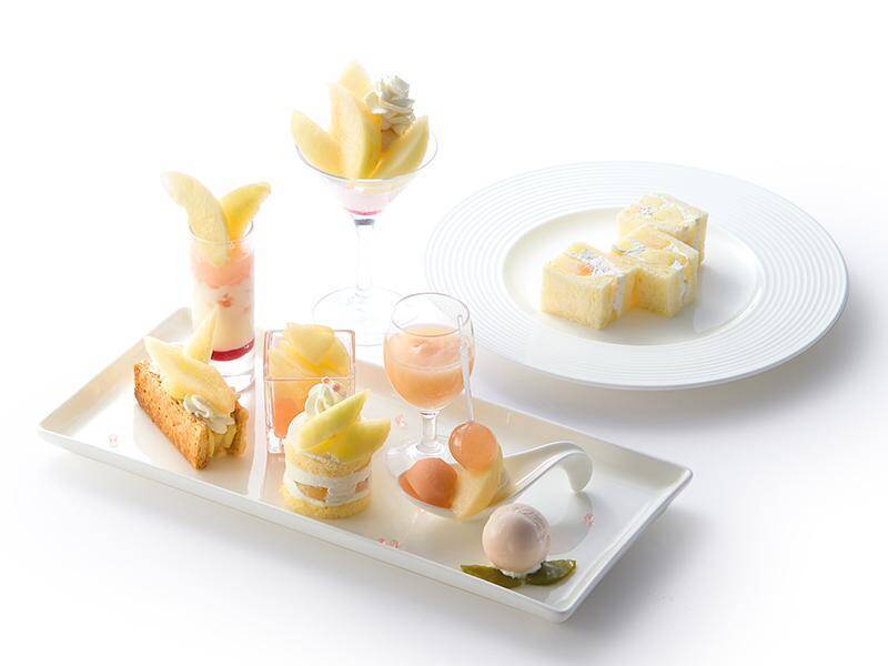 桃好き必見！タカノフルーツパーラーで、丸ごと桃スイーツやパフェ、サンドなど桃づくしの限定メニューが登場中♡