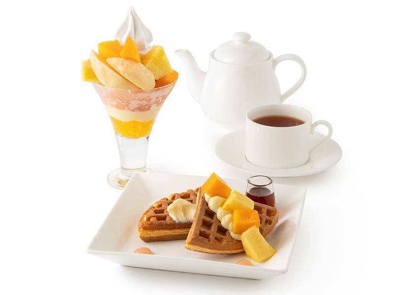 桃好き必見！タカノフルーツパーラーで、丸ごと桃スイーツやパフェ、サンドなど桃づくしの限定メニューが登場中♡