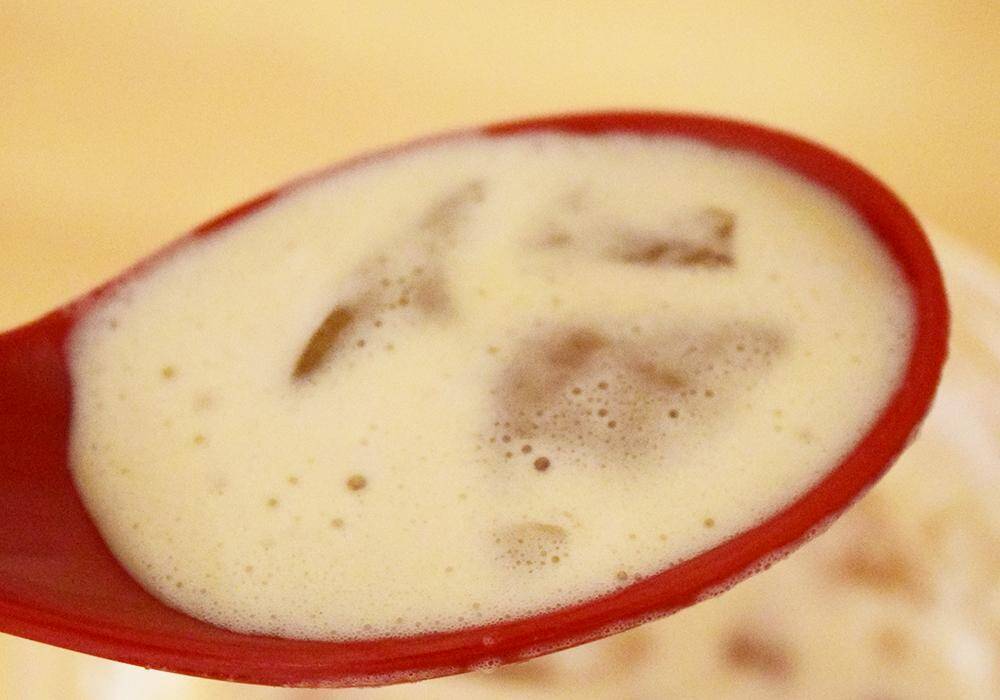 コンビニ「アイスカフェラテ」飲み比べ！ファミマ・ローソン・セブンで味わいの違いを調査。味のバランスが良いのは...。