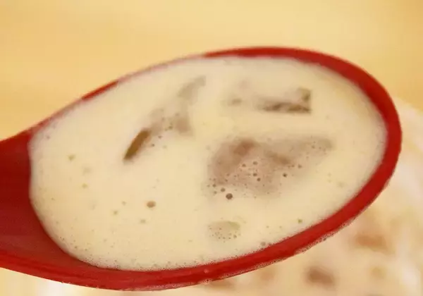「コンビニ「アイスカフェラテ」飲み比べ！ファミマ・ローソン・セブンで味わいの違いを調査。味のバランスが良いのは...。」の画像