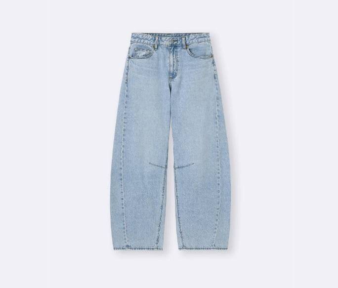 【GU】スニーカーが「めっちゃ安い」！3連休にチェックしたいアイテム3選《2月26日まで特別価格》