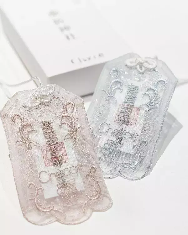 チャコット、バレエ衣裳をイメージしたオリジナル御守りが新発売。買えるのは代官山本店だけ！
