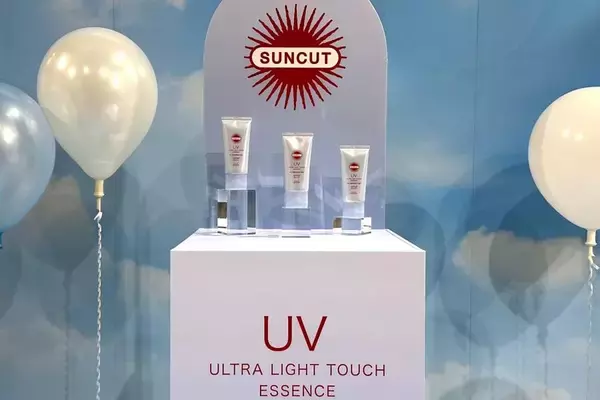 サンカットの新作UVが想像以上の塗り心地！"日やけ止めを塗っている感"なしの「無重力感UVエッセンス」に驚き《編集部レポ》