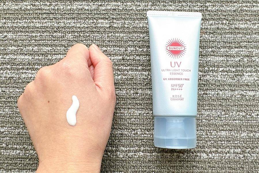 サンカットの新作UVが想像以上の塗り心地！"日やけ止めを塗っている感"なしの「無重力感UVエッセンス」に驚き《編集部レポ》