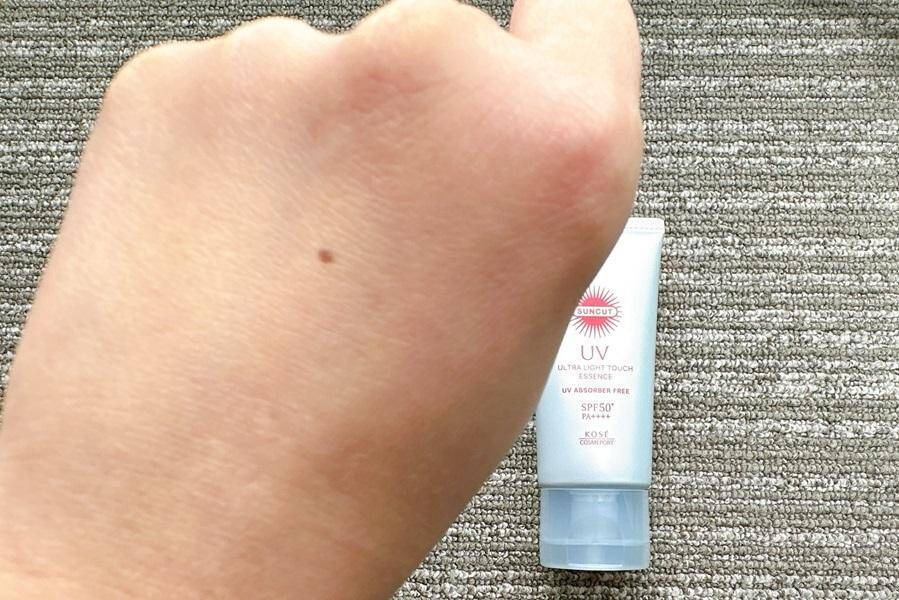 サンカットの新作UVが想像以上の塗り心地！"日やけ止めを塗っている感"なしの「無重力感UVエッセンス」に驚き《編集部レポ》