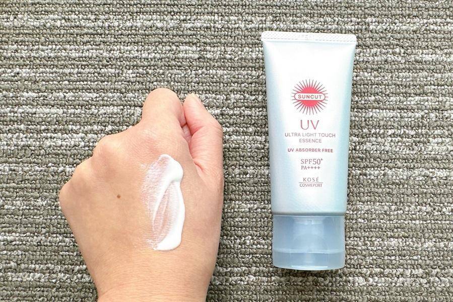 サンカットの新作UVが想像以上の塗り心地！"日やけ止めを塗っている感"なしの「無重力感UVエッセンス」に驚き《編集部レポ》