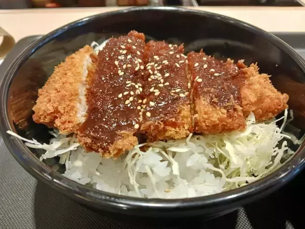 「【松のや】500円の「味噌ロースかつ丼」を実食レビュー。クーポン使える今がお得。」の画像