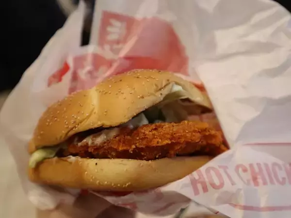 「【発売前試食レポ】気分はニューヨーク！マックの新作バーガー3種食べてみた。」の画像