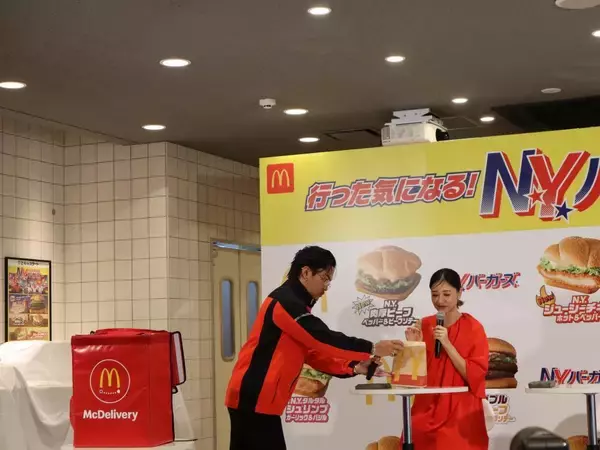 「【発売前試食レポ】気分はニューヨーク！マックの新作バーガー3種食べてみた。」の画像